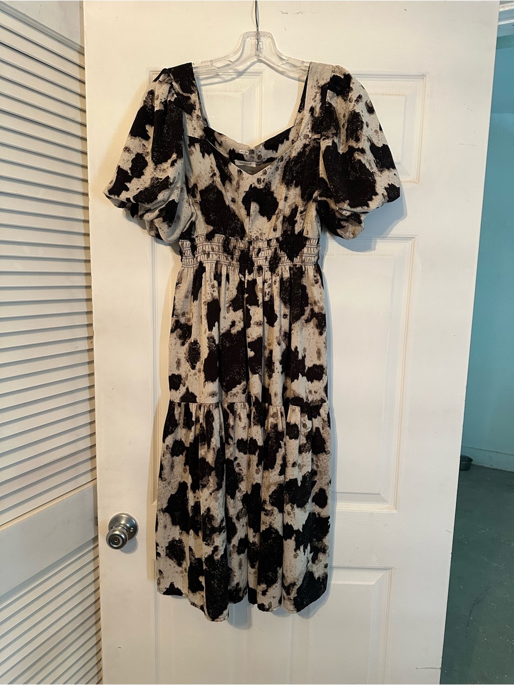 Sunday Cow Print Puff-Sleeve Midi Dress size M
